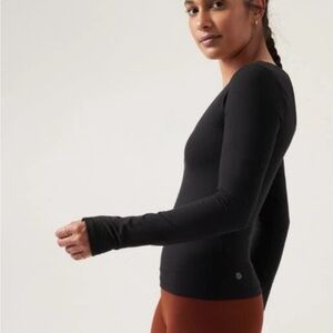 New with tags ATHLETA Shanti Twist Top Black